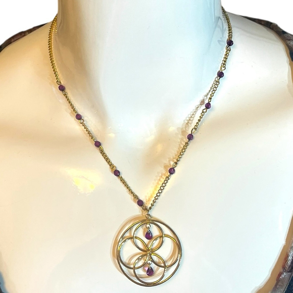 Vintage Avon Gold Pendant Necklace with Purple Beads - Picture 2 of 10